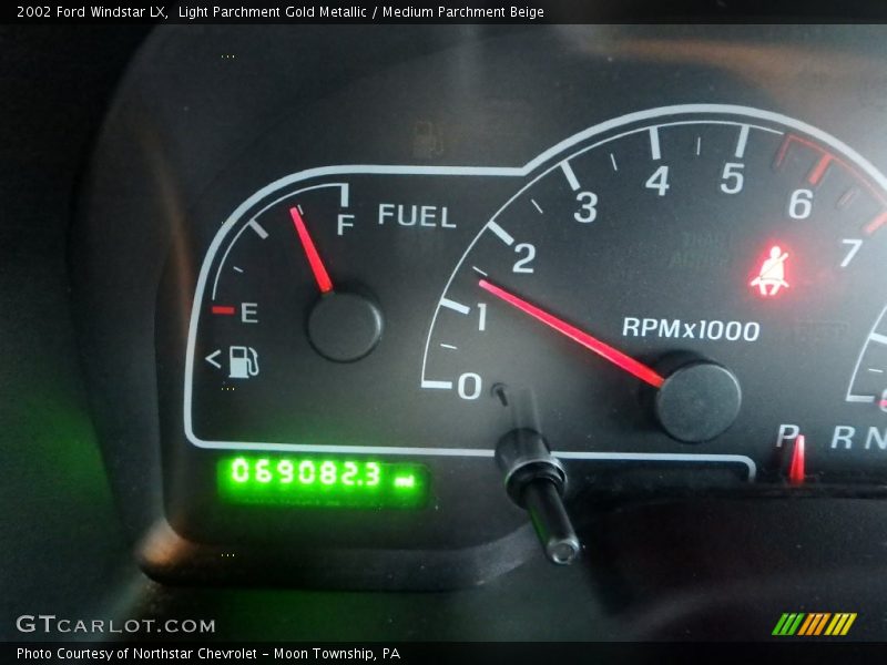 Light Parchment Gold Metallic / Medium Parchment Beige 2002 Ford Windstar LX