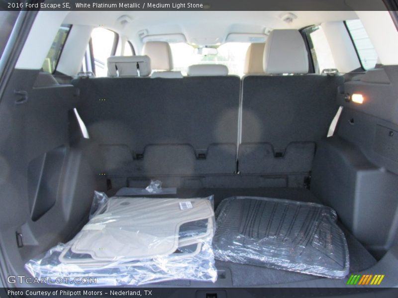 White Platinum Metallic / Medium Light Stone 2016 Ford Escape SE