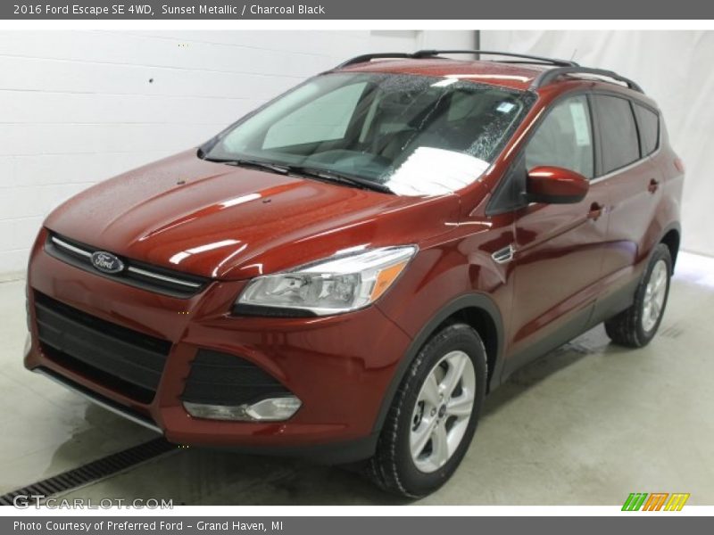 Sunset Metallic / Charcoal Black 2016 Ford Escape SE 4WD