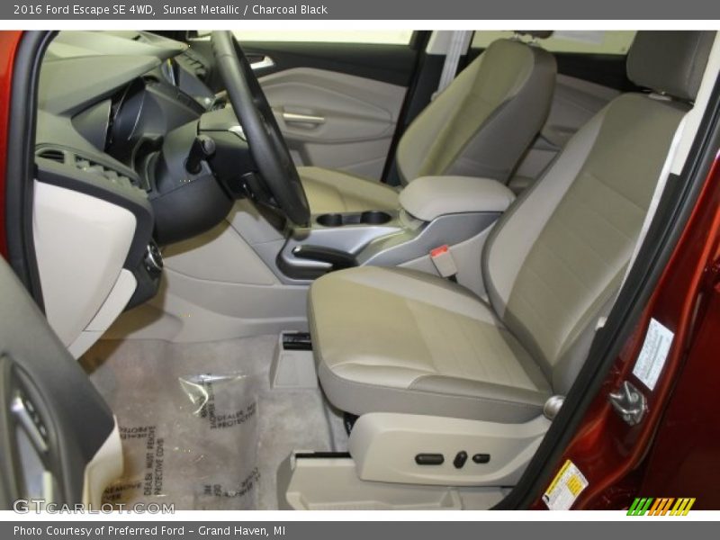 Sunset Metallic / Charcoal Black 2016 Ford Escape SE 4WD