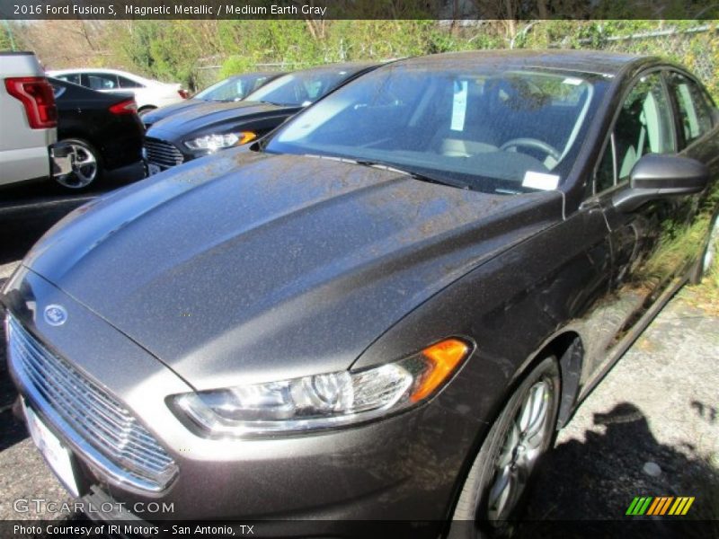 Magnetic Metallic / Medium Earth Gray 2016 Ford Fusion S