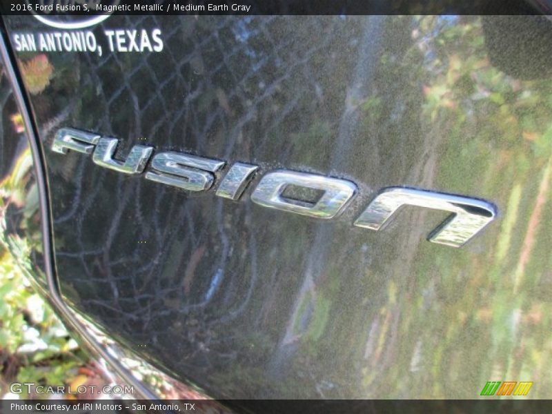 Magnetic Metallic / Medium Earth Gray 2016 Ford Fusion S