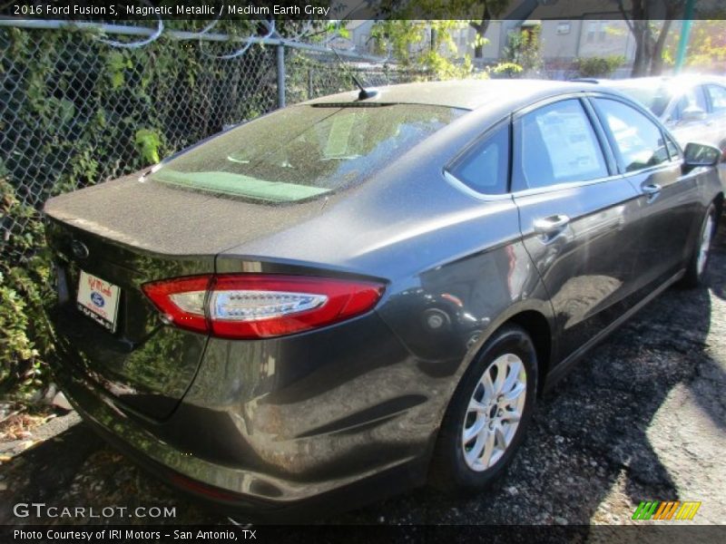 Magnetic Metallic / Medium Earth Gray 2016 Ford Fusion S