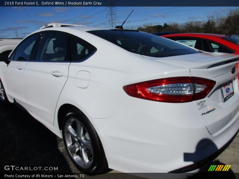 Oxford White / Medium Earth Gray 2016 Ford Fusion S