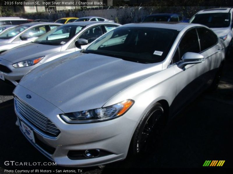 Ingot Silver Metallic / Charcoal Black 2016 Ford Fusion SE