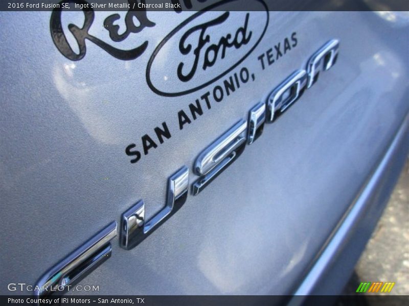Ingot Silver Metallic / Charcoal Black 2016 Ford Fusion SE