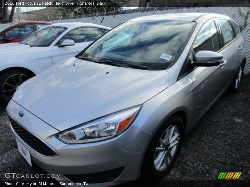 Ingot Silver / Charcoal Black 2016 Ford Focus SE Hatch