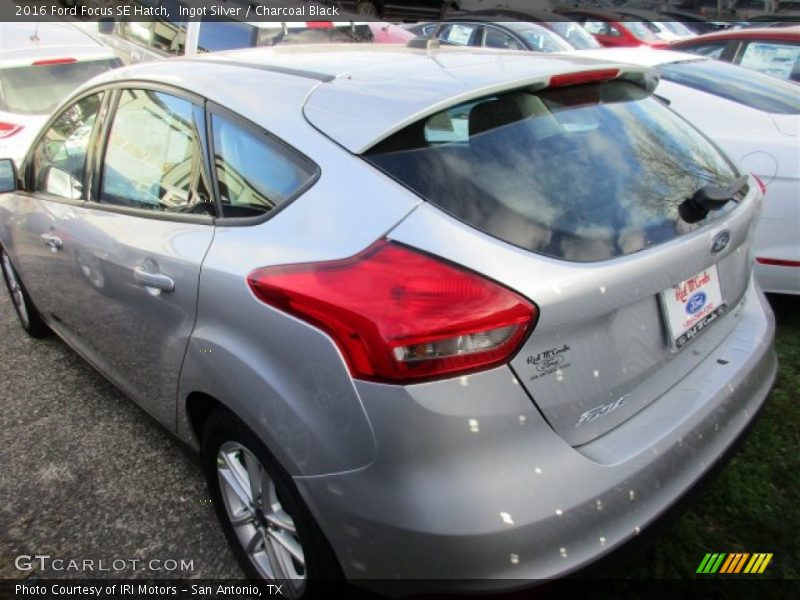 Ingot Silver / Charcoal Black 2016 Ford Focus SE Hatch