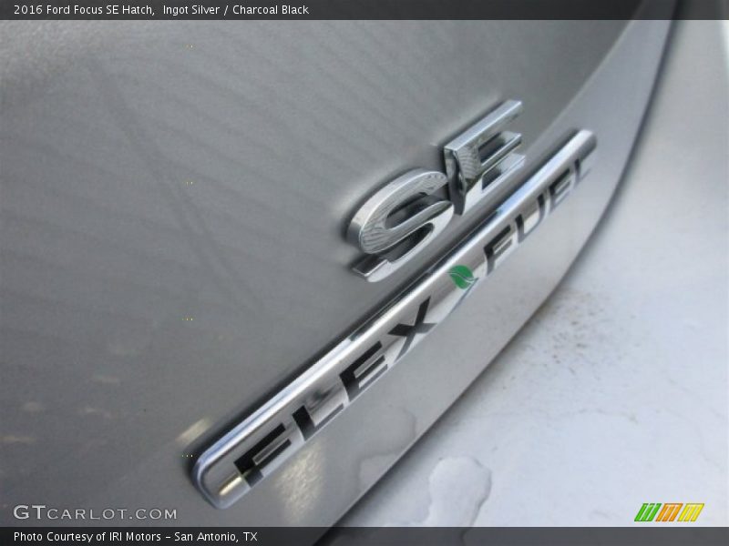 Ingot Silver / Charcoal Black 2016 Ford Focus SE Hatch