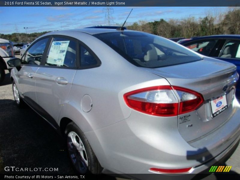 Ingot Silver Metallic / Medium Light Stone 2016 Ford Fiesta SE Sedan