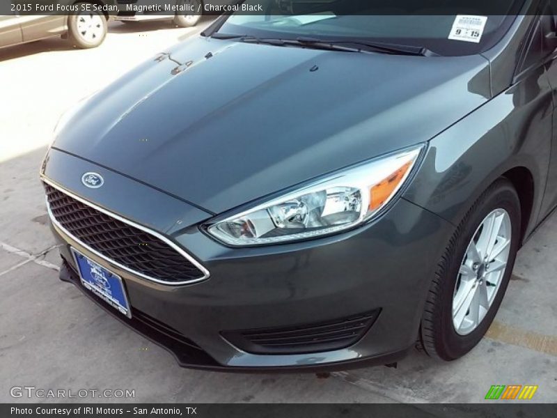 Magnetic Metallic / Charcoal Black 2015 Ford Focus SE Sedan