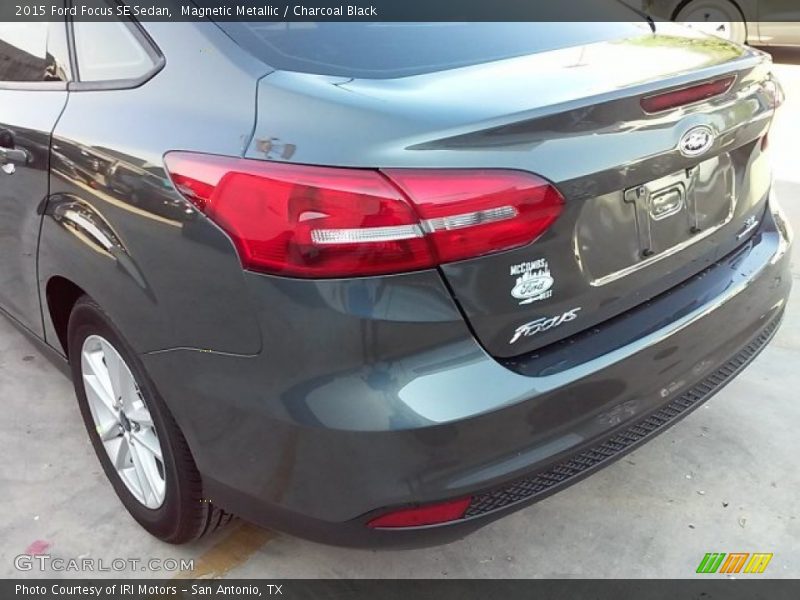 Magnetic Metallic / Charcoal Black 2015 Ford Focus SE Sedan