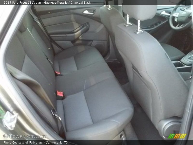 Magnetic Metallic / Charcoal Black 2015 Ford Focus SE Sedan