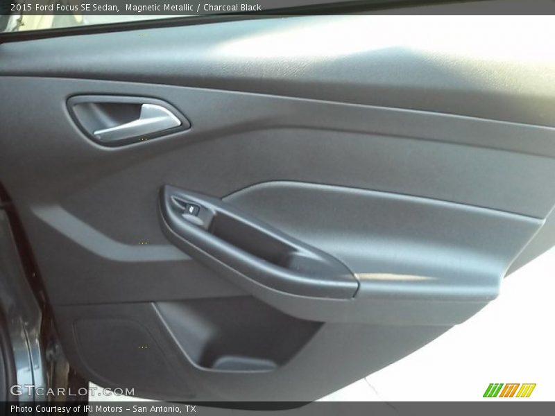 Magnetic Metallic / Charcoal Black 2015 Ford Focus SE Sedan
