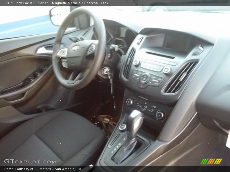 Magnetic Metallic / Charcoal Black 2015 Ford Focus SE Sedan