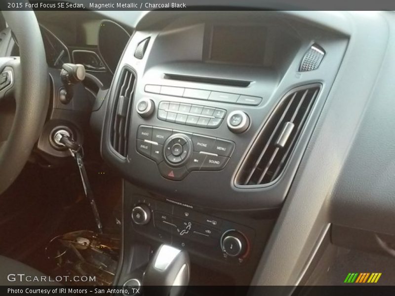 Magnetic Metallic / Charcoal Black 2015 Ford Focus SE Sedan