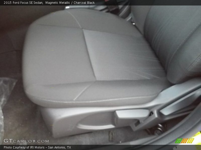 Magnetic Metallic / Charcoal Black 2015 Ford Focus SE Sedan