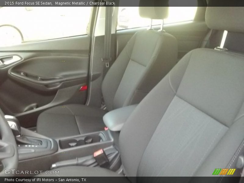 Magnetic Metallic / Charcoal Black 2015 Ford Focus SE Sedan