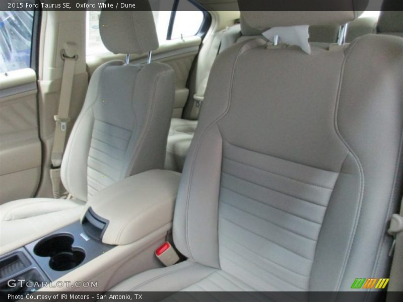 Oxford White / Dune 2015 Ford Taurus SE
