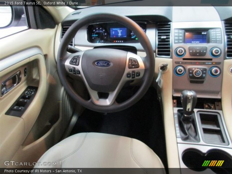 Oxford White / Dune 2015 Ford Taurus SE