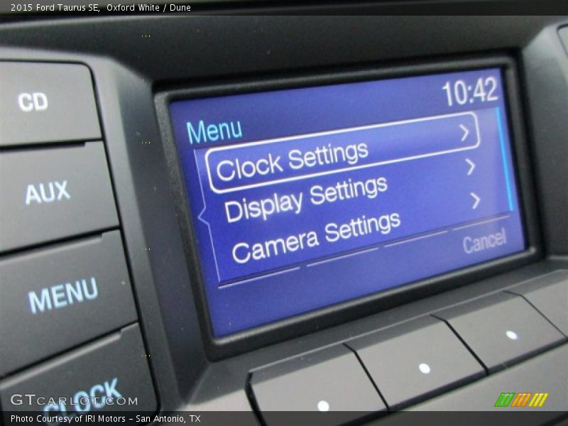 Oxford White / Dune 2015 Ford Taurus SE