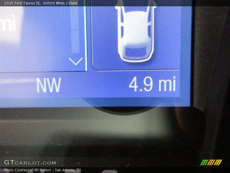 Oxford White / Dune 2015 Ford Taurus SE