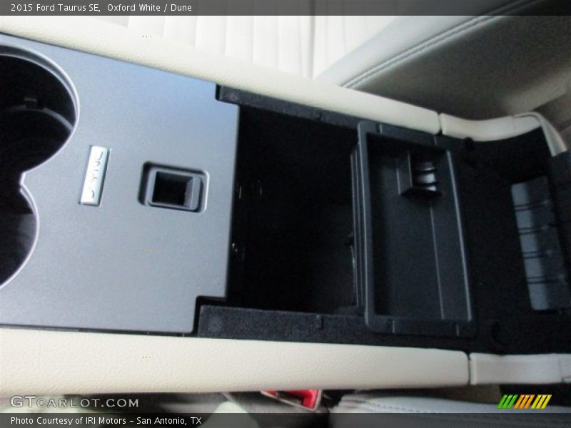 Oxford White / Dune 2015 Ford Taurus SE