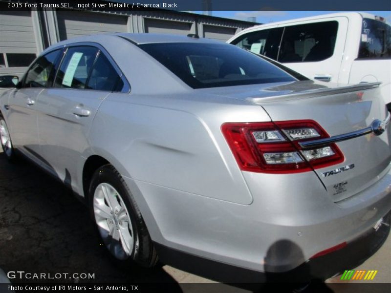 Ingot Silver Metallic / Charcoal Black 2015 Ford Taurus SEL