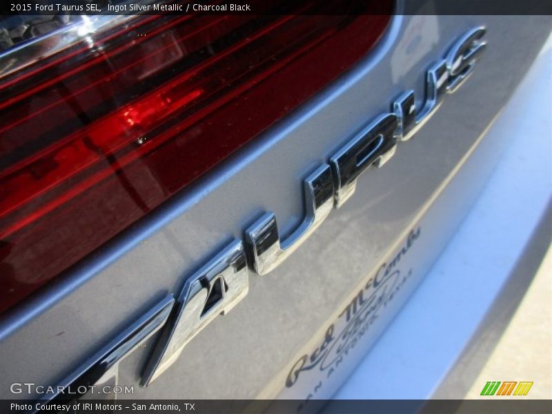 Ingot Silver Metallic / Charcoal Black 2015 Ford Taurus SEL