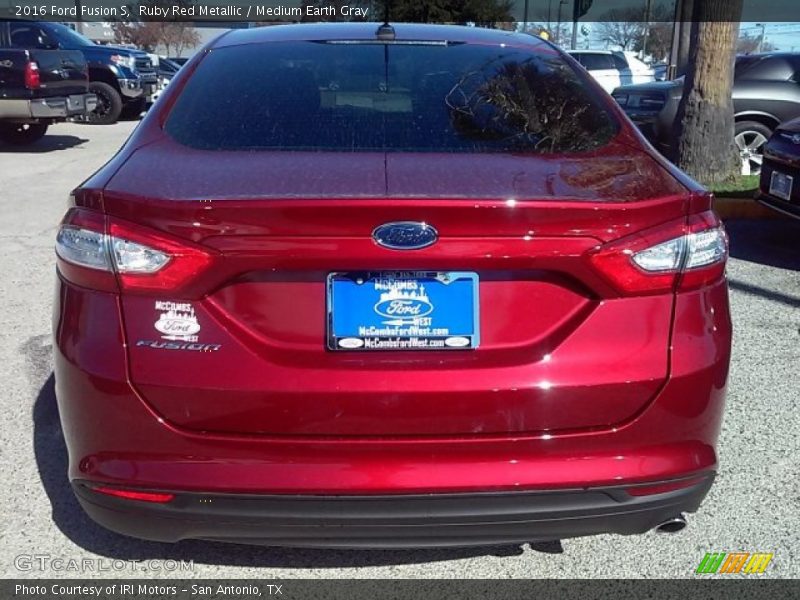 Ruby Red Metallic / Medium Earth Gray 2016 Ford Fusion S