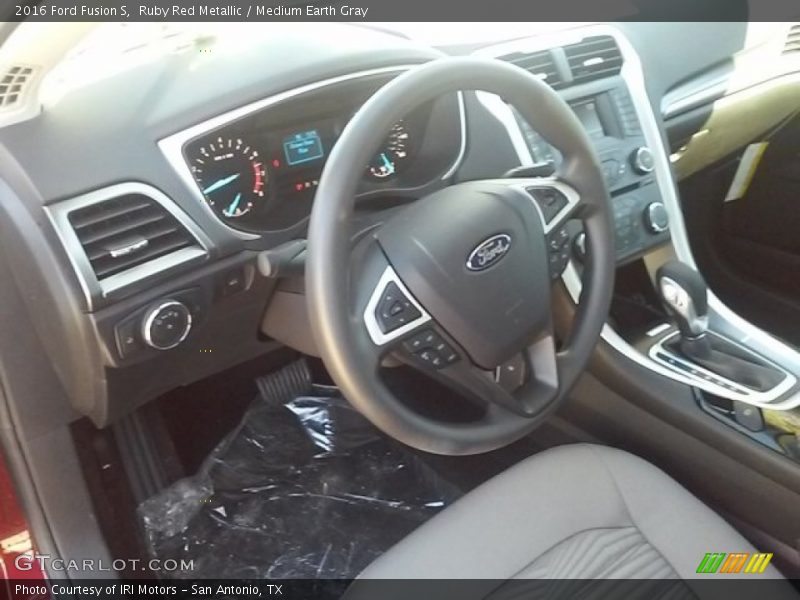 Ruby Red Metallic / Medium Earth Gray 2016 Ford Fusion S