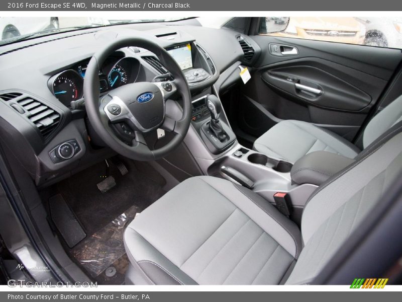 Magnetic Metallic / Charcoal Black 2016 Ford Escape SE 4WD