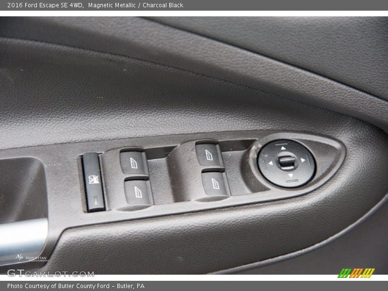 Magnetic Metallic / Charcoal Black 2016 Ford Escape SE 4WD