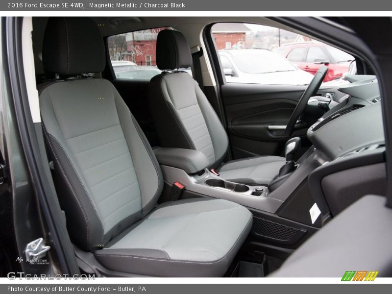 Magnetic Metallic / Charcoal Black 2016 Ford Escape SE 4WD