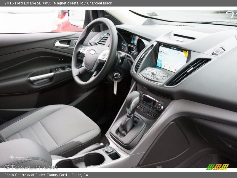 Magnetic Metallic / Charcoal Black 2016 Ford Escape SE 4WD