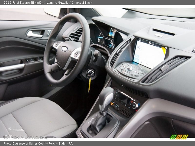 Magnetic Metallic / Charcoal Black 2016 Ford Escape SE 4WD