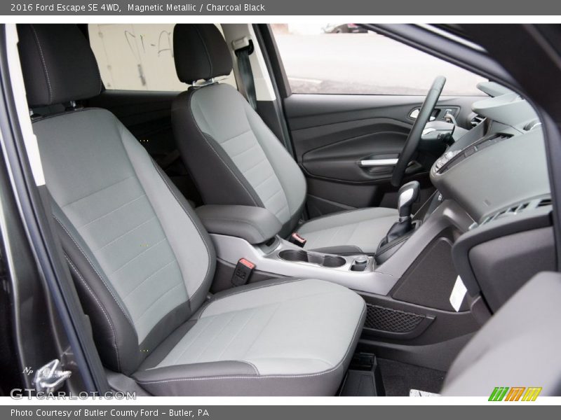 Magnetic Metallic / Charcoal Black 2016 Ford Escape SE 4WD