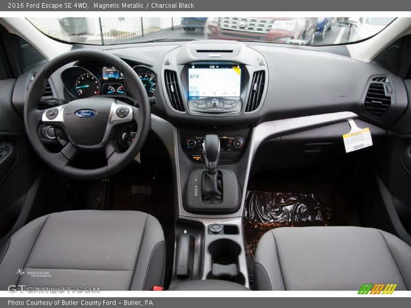 Magnetic Metallic / Charcoal Black 2016 Ford Escape SE 4WD