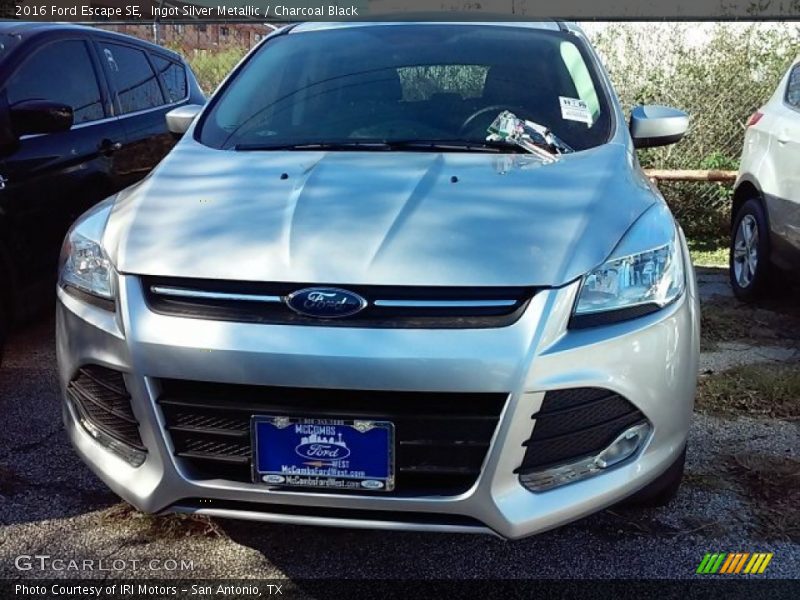 Ingot Silver Metallic / Charcoal Black 2016 Ford Escape SE