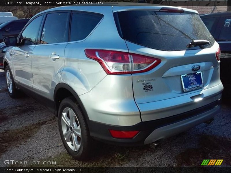 Ingot Silver Metallic / Charcoal Black 2016 Ford Escape SE