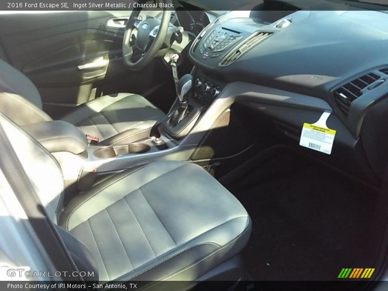 Ingot Silver Metallic / Charcoal Black 2016 Ford Escape SE
