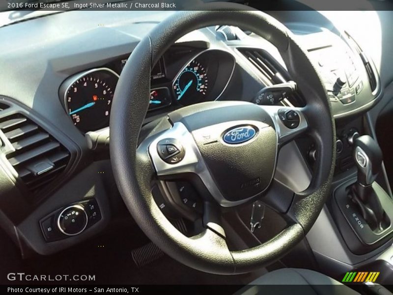 Ingot Silver Metallic / Charcoal Black 2016 Ford Escape SE