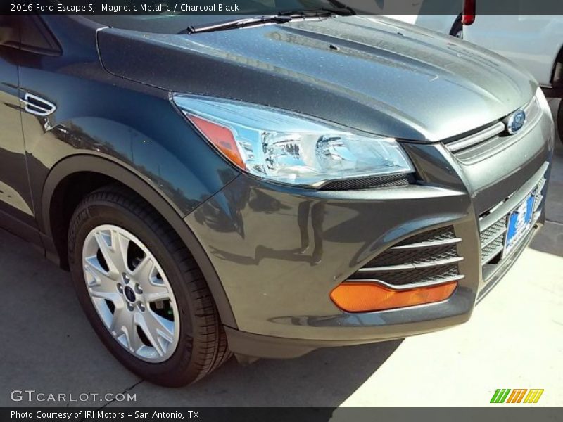 Magnetic Metallic / Charcoal Black 2016 Ford Escape S