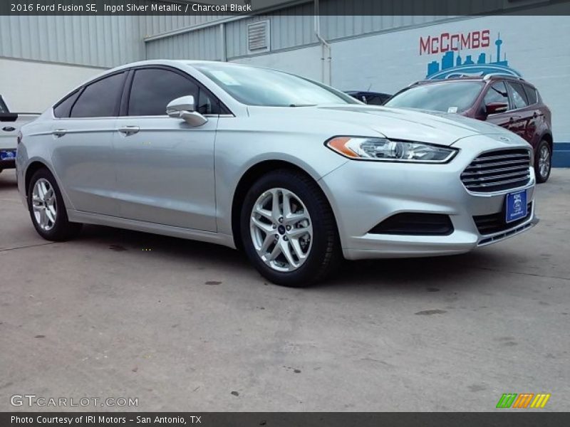 Ingot Silver Metallic / Charcoal Black 2016 Ford Fusion SE