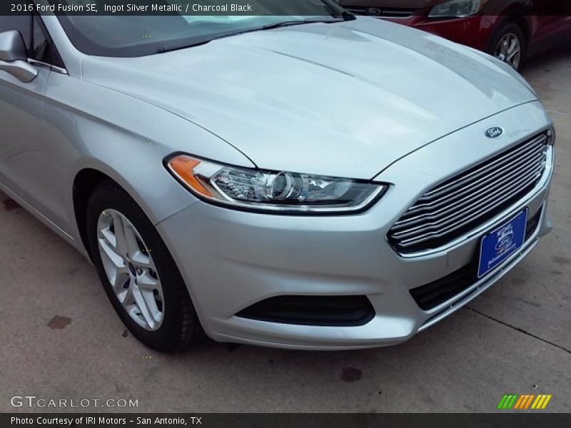 Ingot Silver Metallic / Charcoal Black 2016 Ford Fusion SE