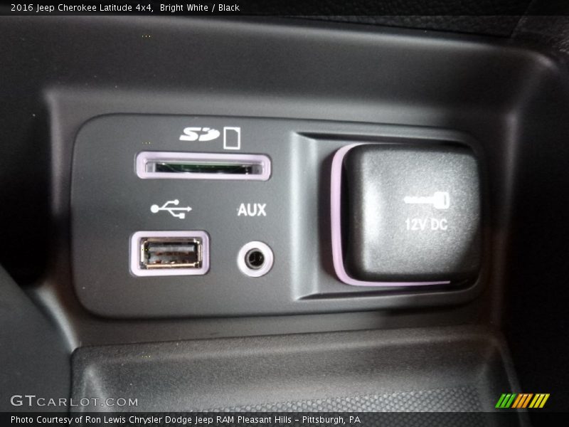 Bright White / Black 2016 Jeep Cherokee Latitude 4x4