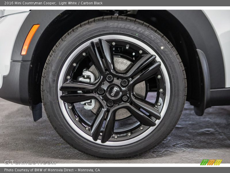 Light White / Carbon Black 2016 Mini Countryman Cooper