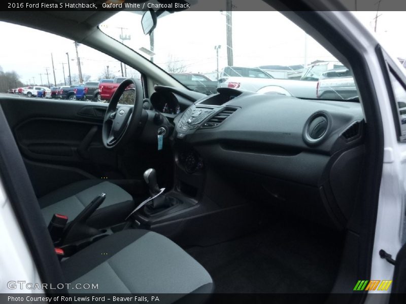 Oxford White / Charcoal Black 2016 Ford Fiesta S Hatchback