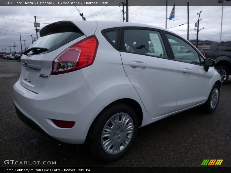 Oxford White / Charcoal Black 2016 Ford Fiesta S Hatchback