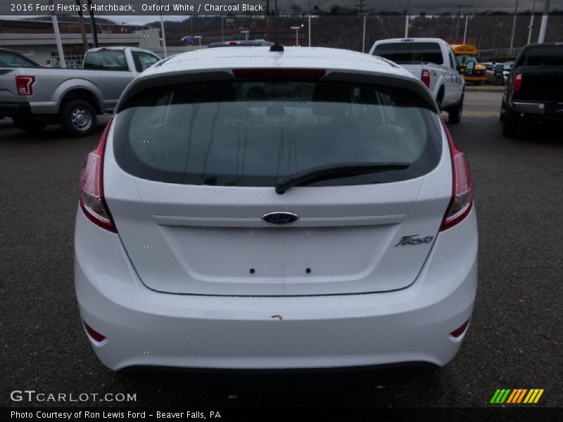 Oxford White / Charcoal Black 2016 Ford Fiesta S Hatchback
